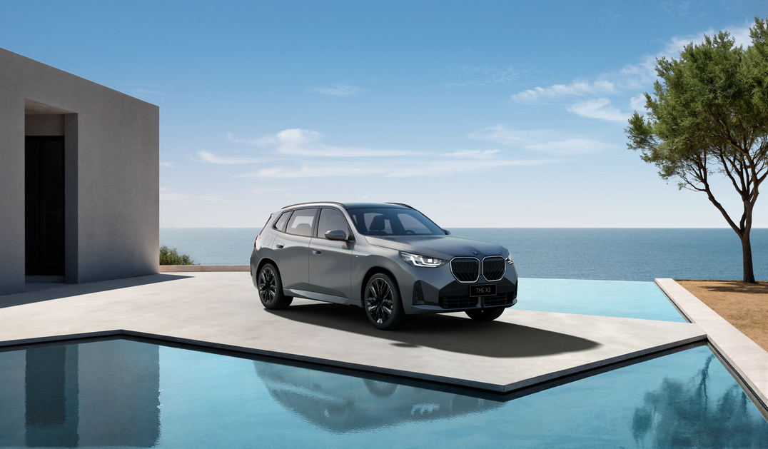 BMW X开启“黑化”、接入DeepSeek，全面解锁智能驾趣新形态
