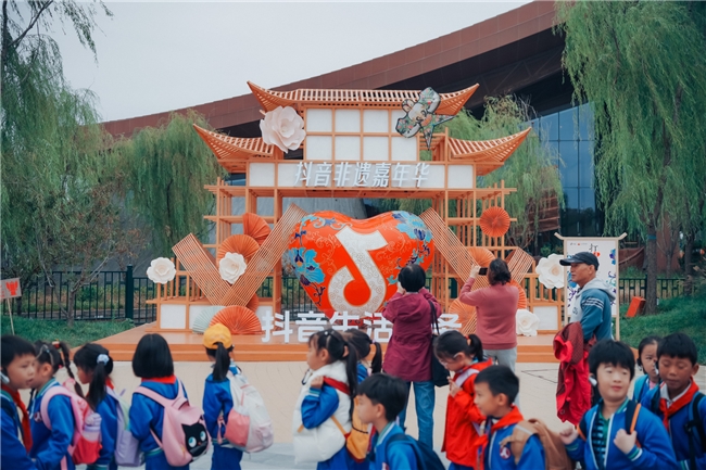 抖音生活服务亮相第二届北京国际非遗周，线上营销+线下市集激活老字号消费