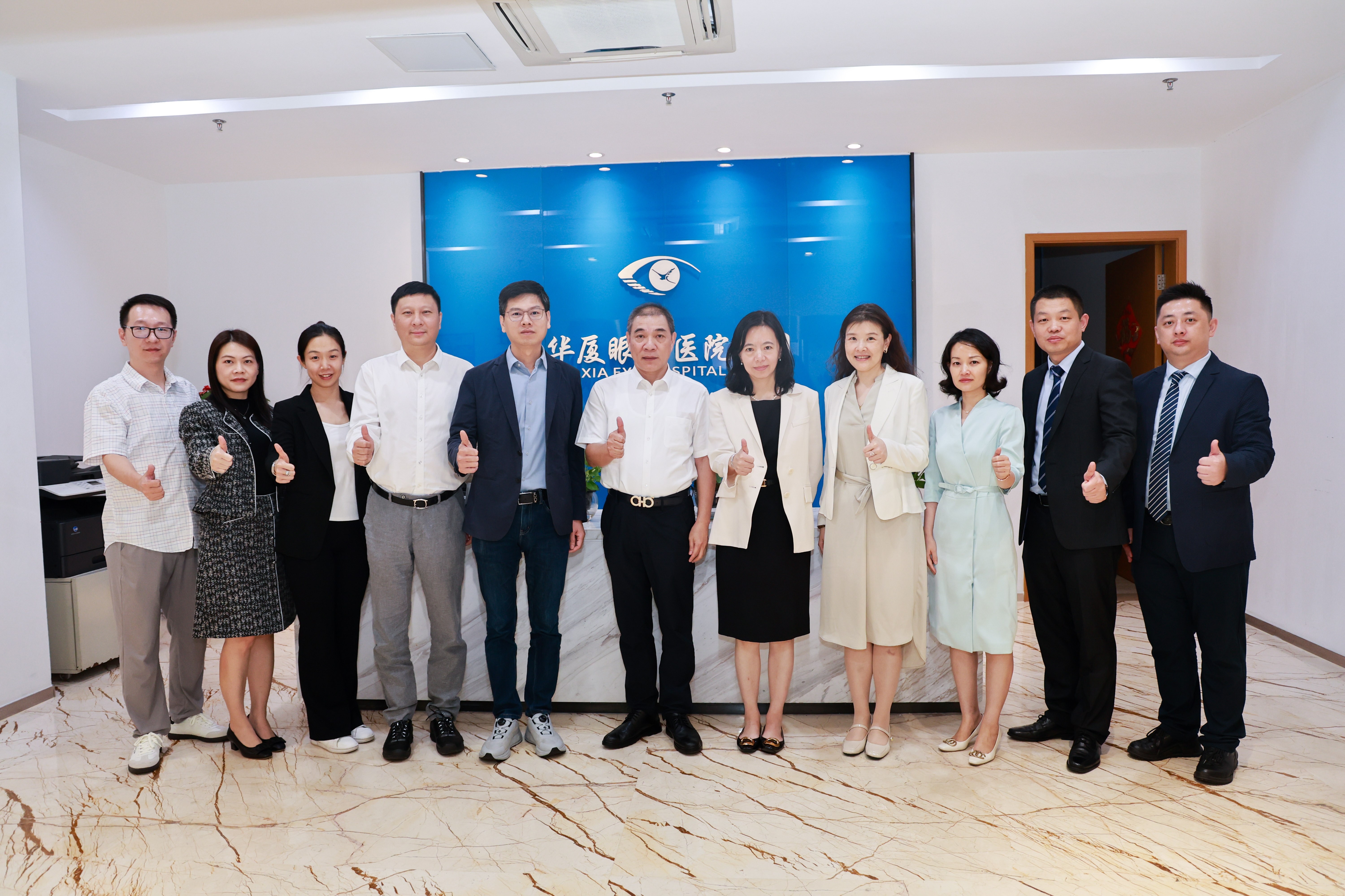 华厦眼科携手STAAR Surgical共促屈光技术普及与行业升级