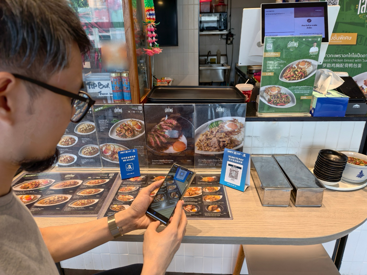 支付宝助力中国游客畅付泰国百万商户，蚂蚁国际全球商户连接破亿