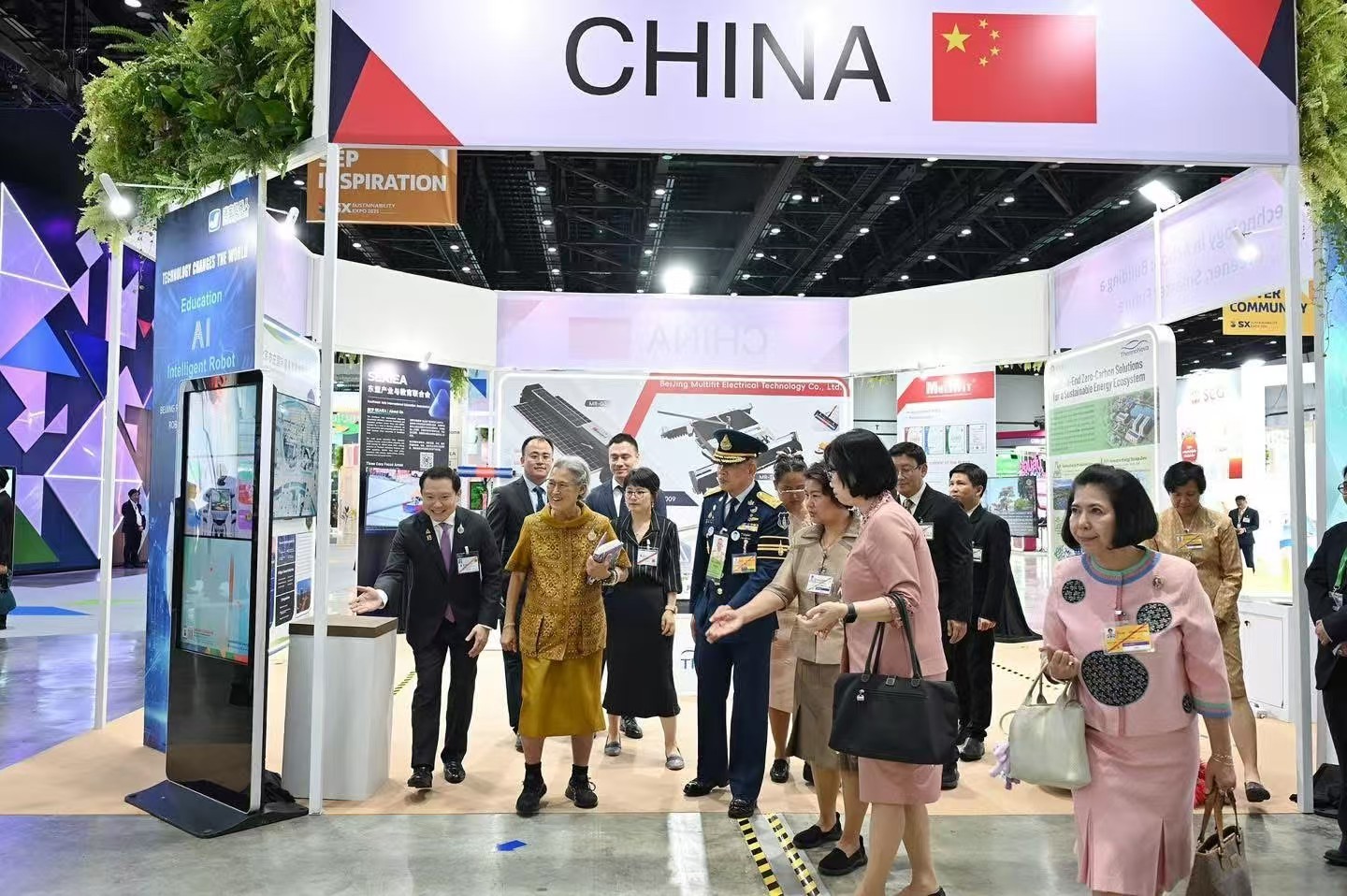 民利储能泰国受瞩目，诗琳通公主驻足倾听中国绿色方案