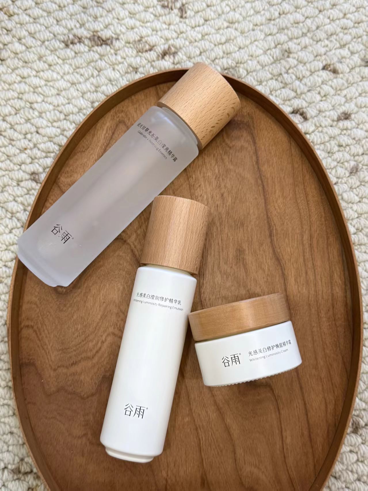 秋冬干皮救星｜2025年度美白抗氧提亮套组TOP3权威测评