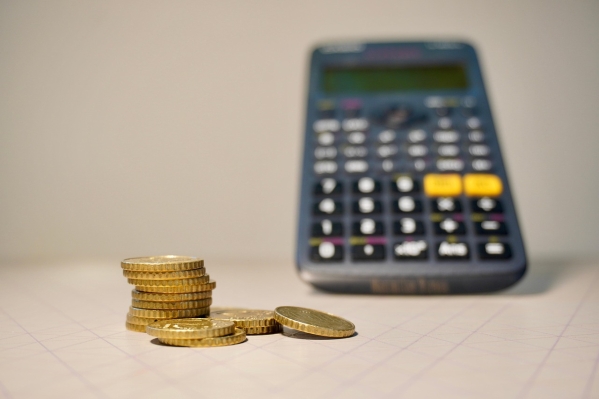 香港金盛贵金属：美元指数98.98压制金价，黄金价格上涨如何抓收益？3步实操法