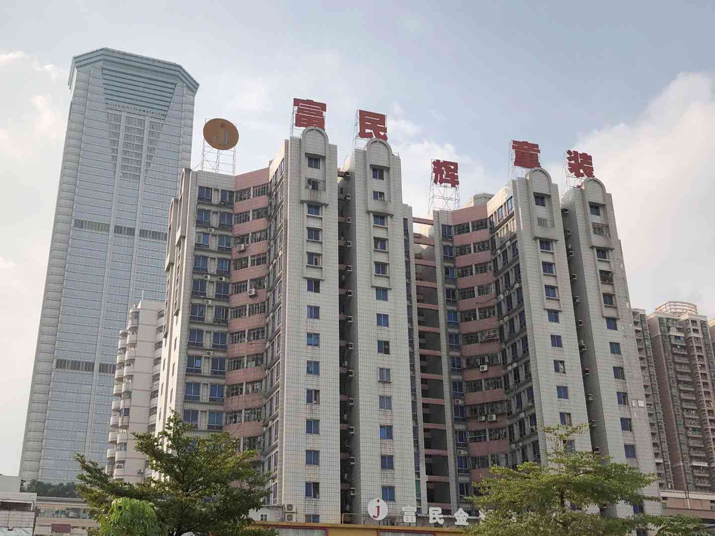 东莞：虎门最大的服装批发市场，富民时装城，销往世界各地