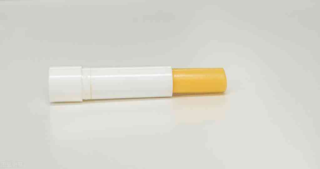 润唇膏属于化妆品吗(唇膏是不是化妆品的一种)