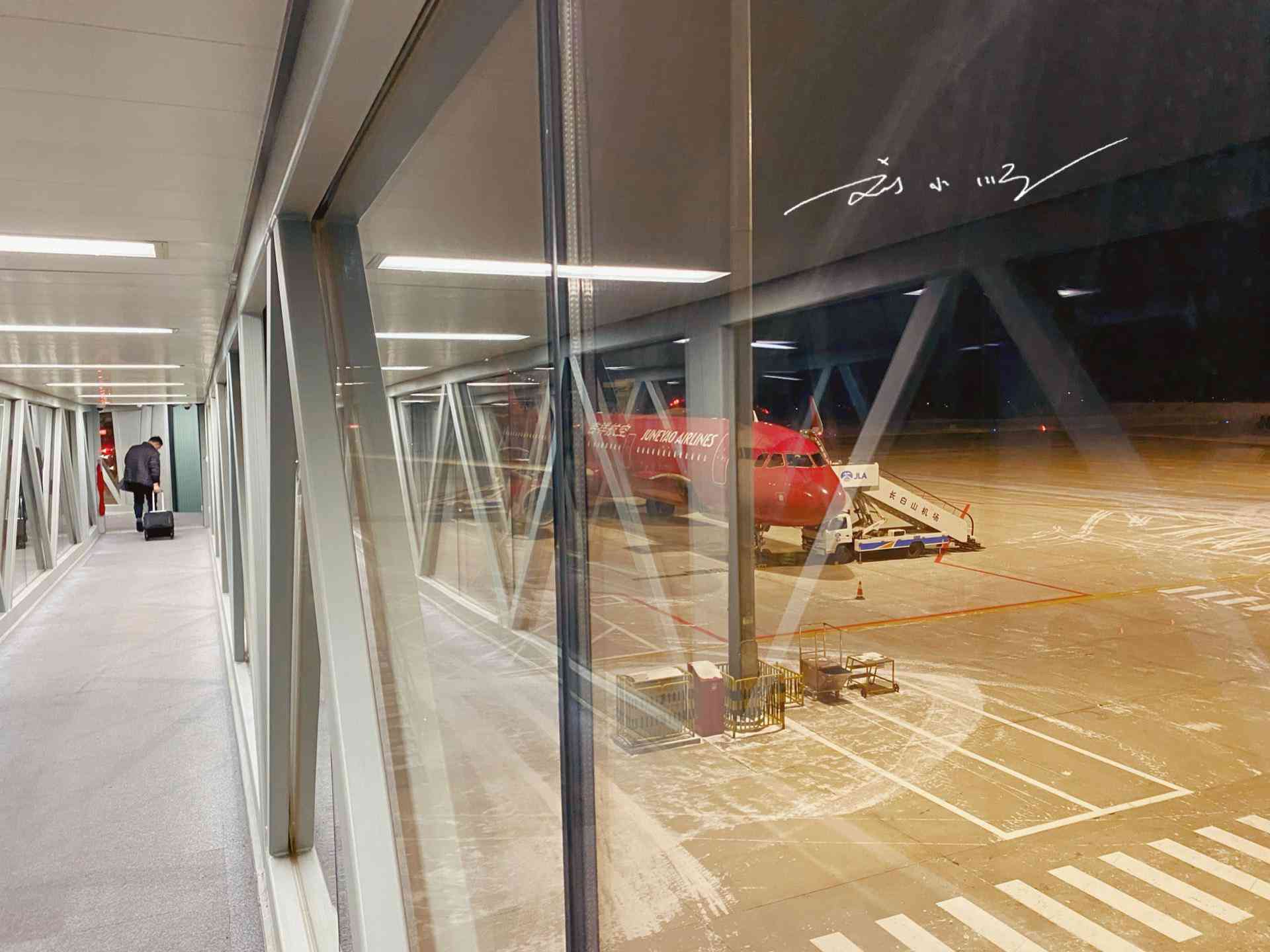 飞机托运化妆品的标准(乘坐飞机化妆品托运要求)