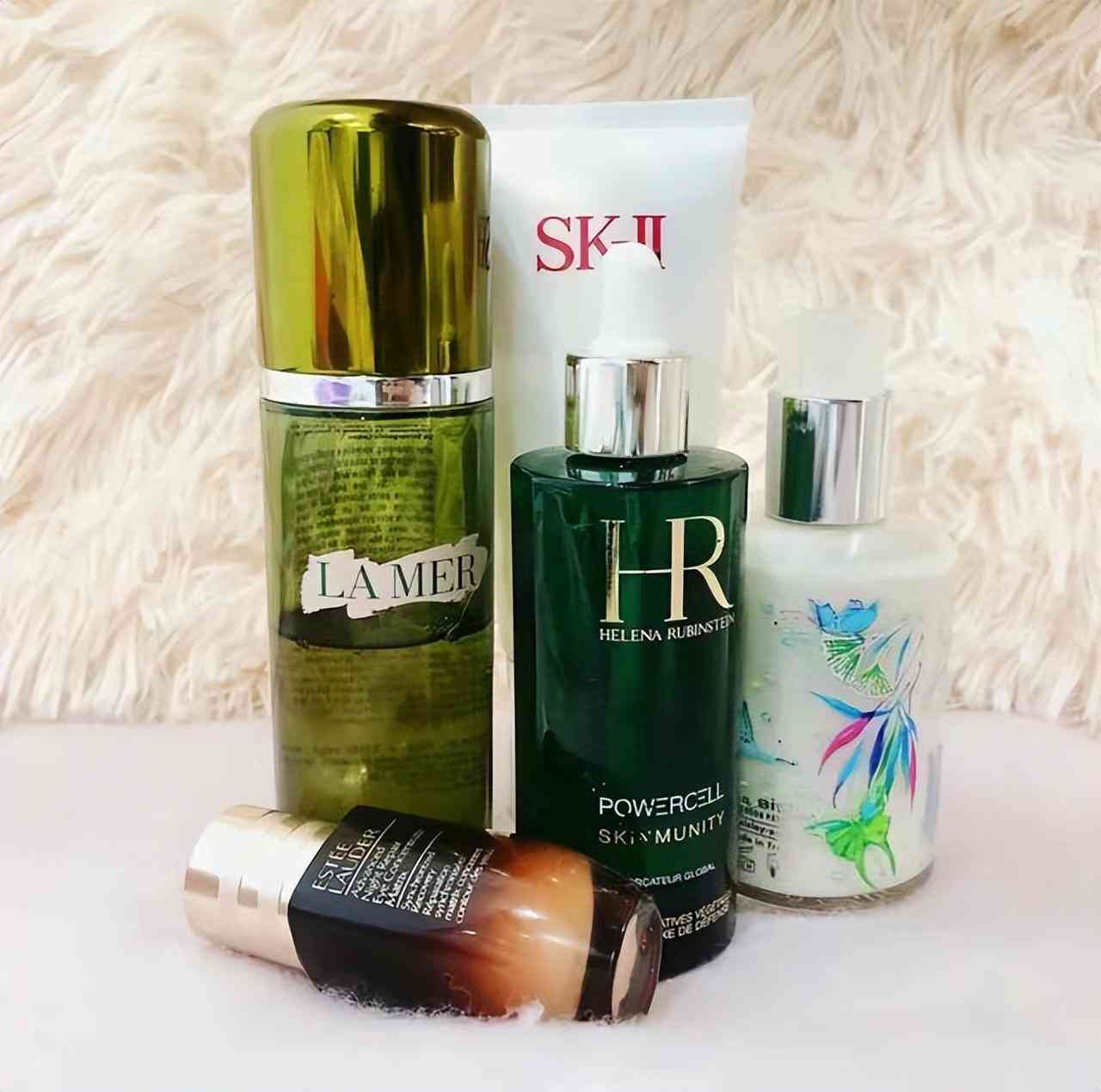 化妆化妆品套装怎么用(化妆品套装怎么使用)