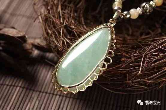 翡翠泡水后果严重(翡翠经常在水里泡着好不好)