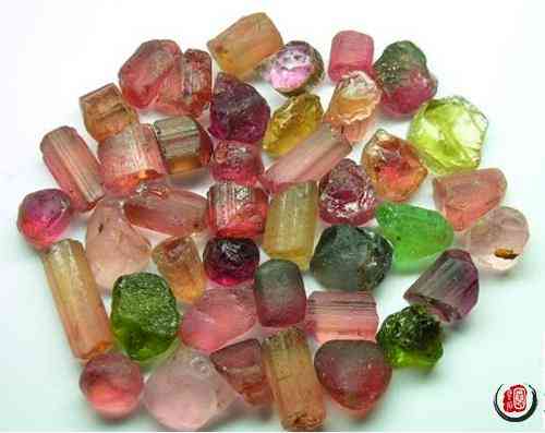 红碧玺的价格(红碧玺的价格多少钱一克)