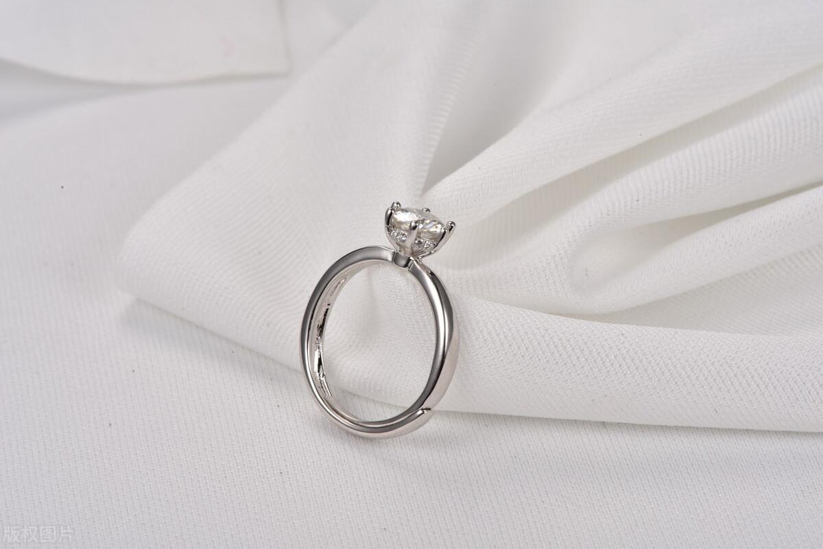 50分的钻石价格是多少(50分的钻石大概多大)