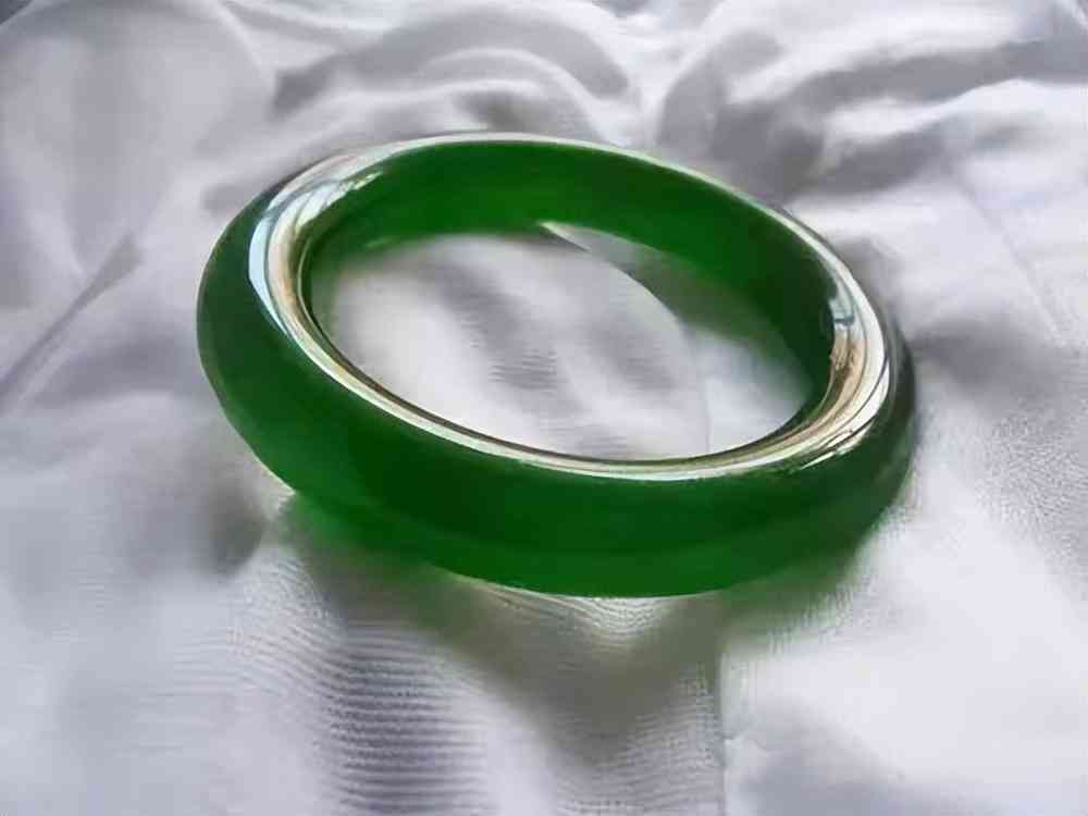 帝王绿手镯价格(帝王绿手镯的价格)