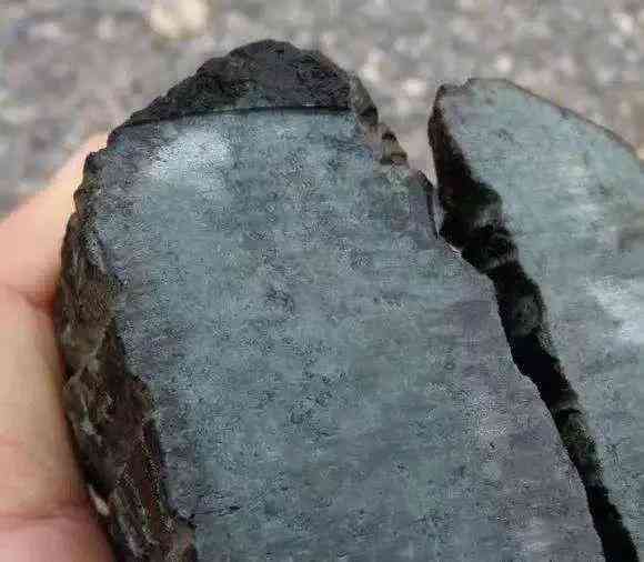 翡翠老坑和新坑的区别(翡翠老坑和新坑的区别图片)