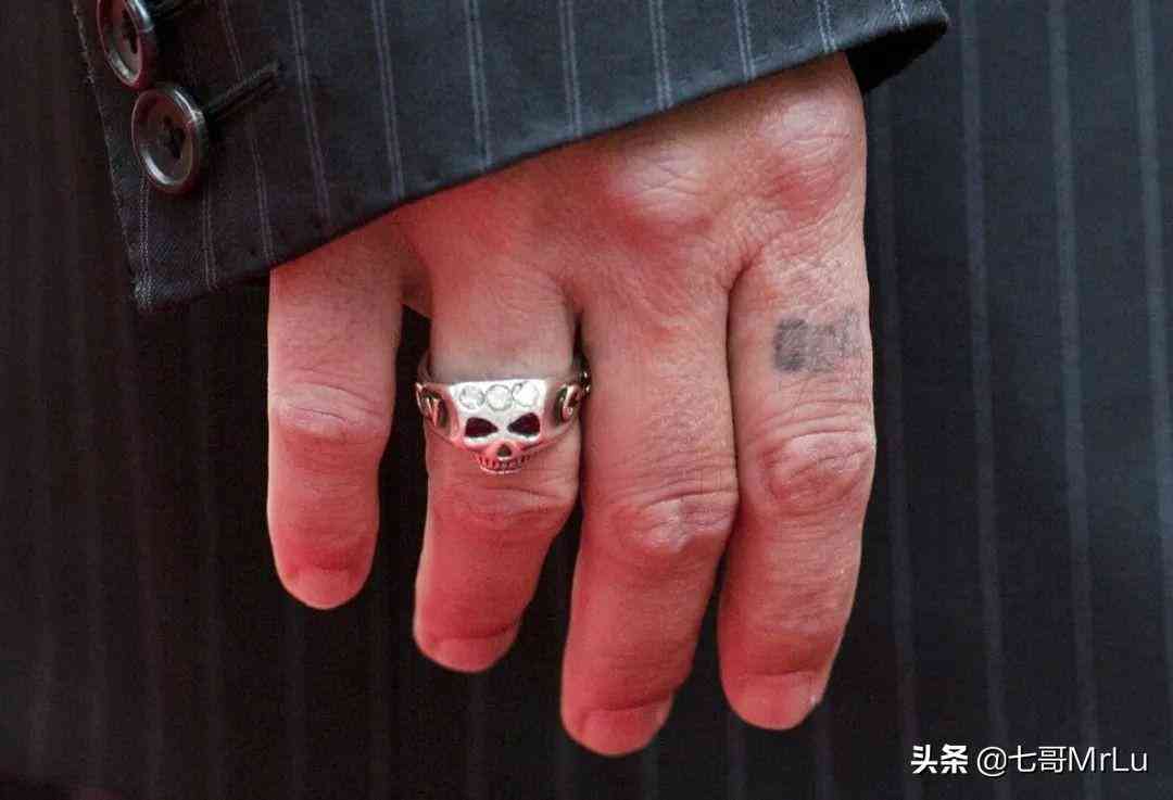 男人戒指正确戴法戴哪只手(男人戴戒指应该戴哪只手)