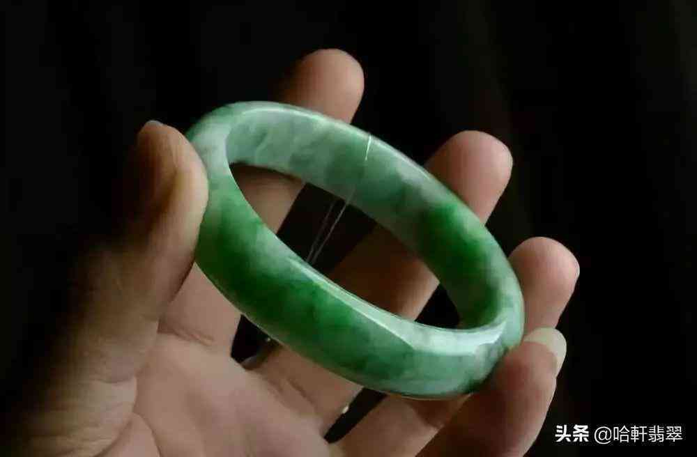 注胶染色翡翠的鉴别方法(翡翠如何注胶染色)