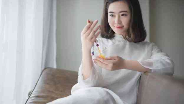 为何带琥珀的女人不能碰(女人带琥珀好吗)