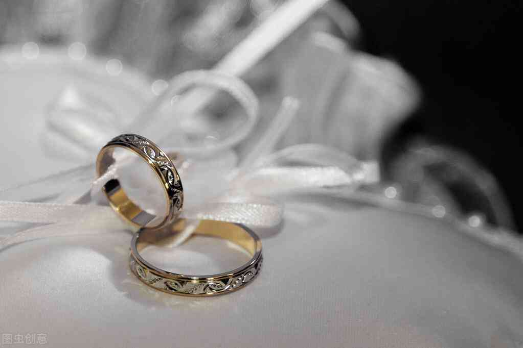 结婚戒指戴哪个手指女生(结婚戒指女的戴哪个手指)