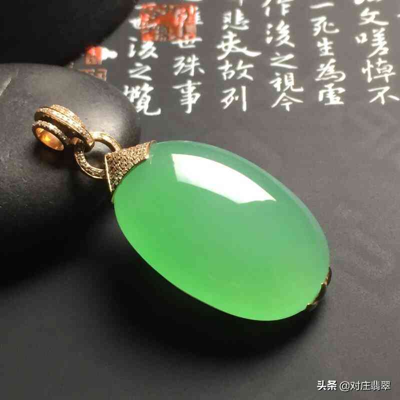 翡翠的鉴别(翡翠的鉴别方法有哪些)