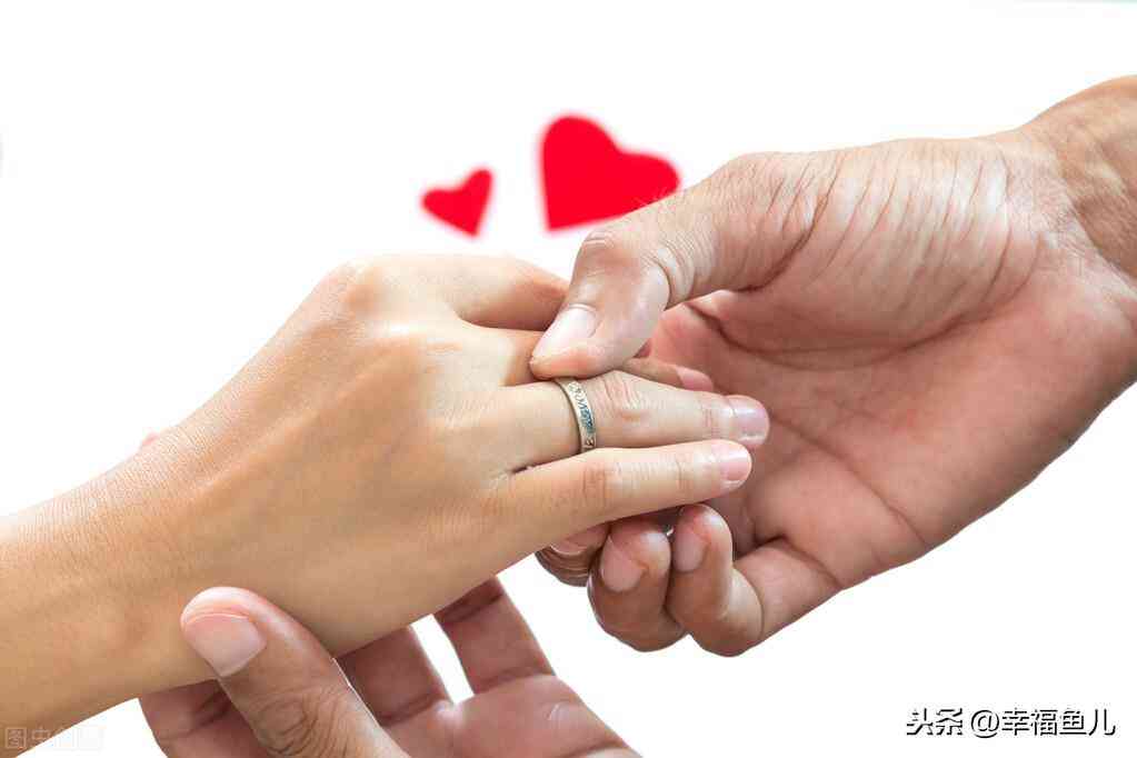 大拇指戴戒指的含义(大拇指戴戒指的含义怎么说女)