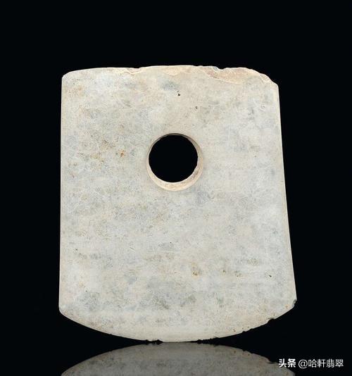 翡翠和玉区别在哪里哪个好(翡翠和玉的哪个好)