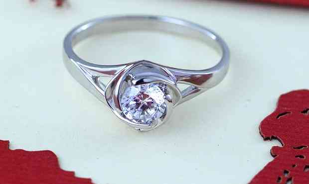 50分钻戒有多大(50分钻戒有多大大概多少钱)