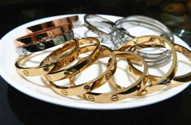 卡地亚三环戒指价格(卡地亚三钻戒指价格图片大全)