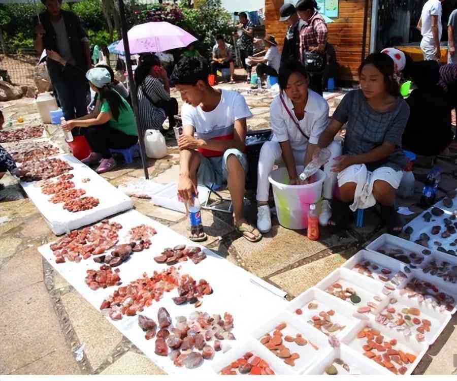 四川凉山南红玛瑙价格(凉山南红是玛瑙吗)