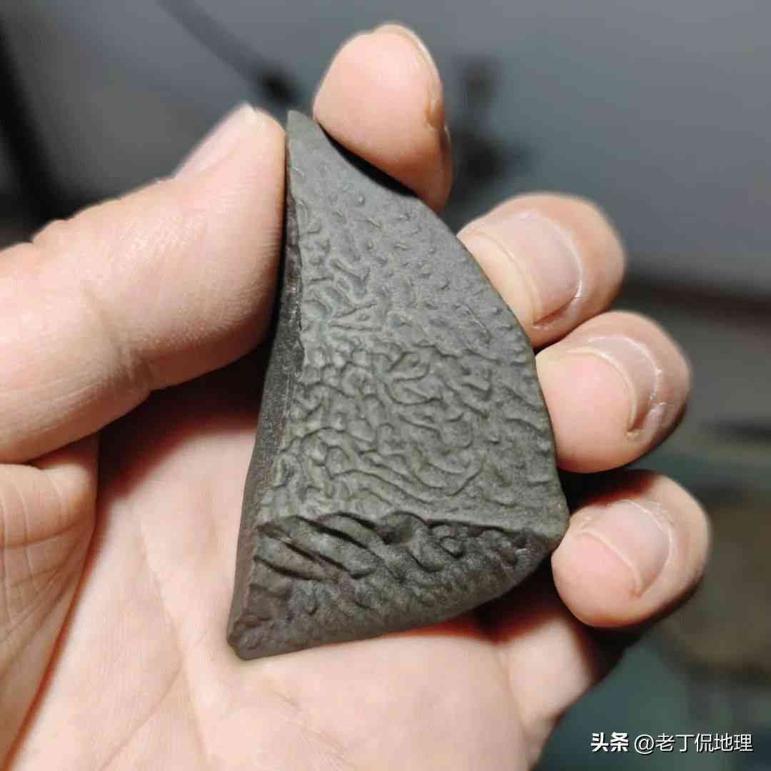 砭石有几种颜色(砭石到底是什么颜色)