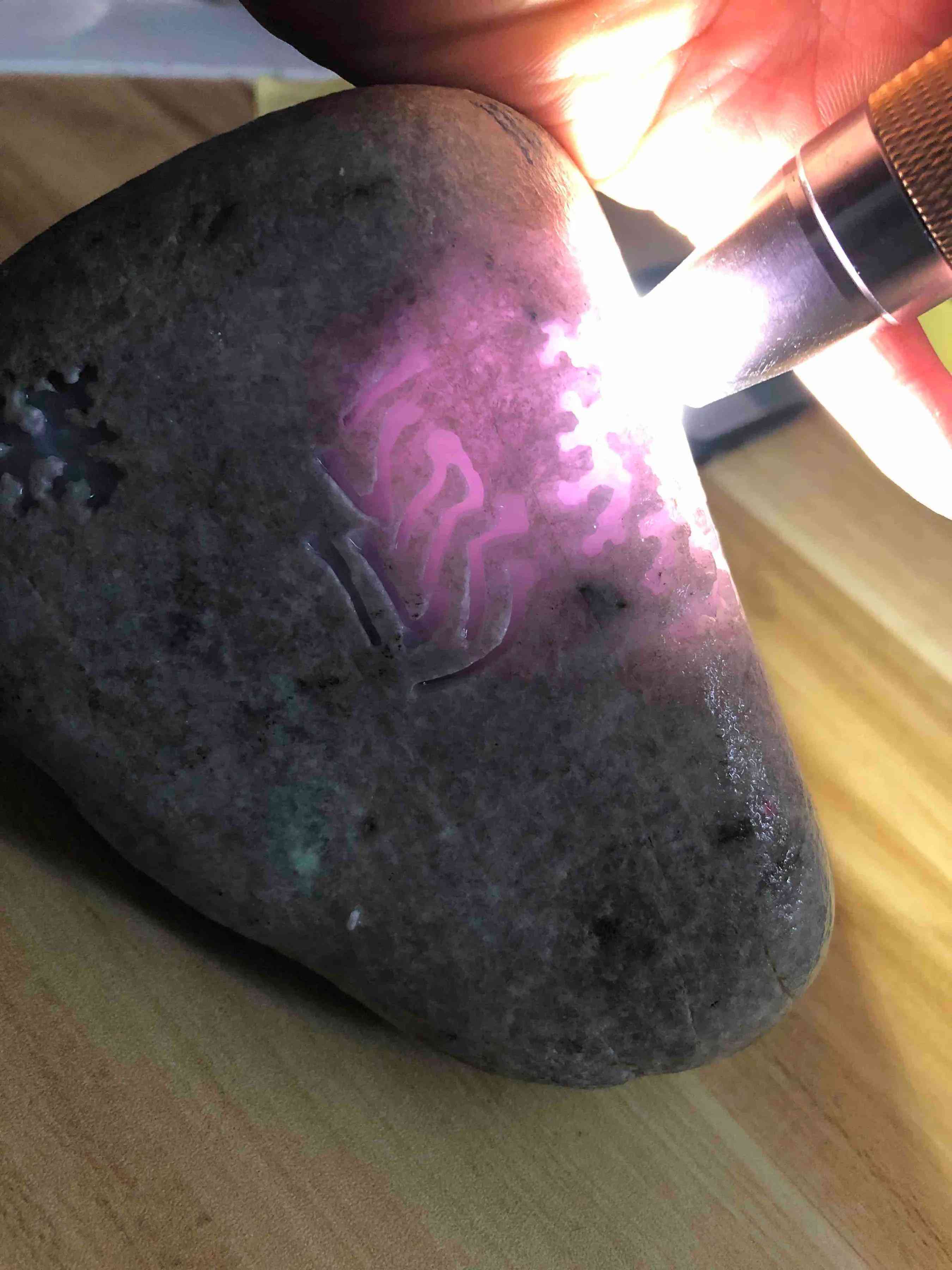 在哪个平台上卖翡翠原石好(哪里买翡翠原石)