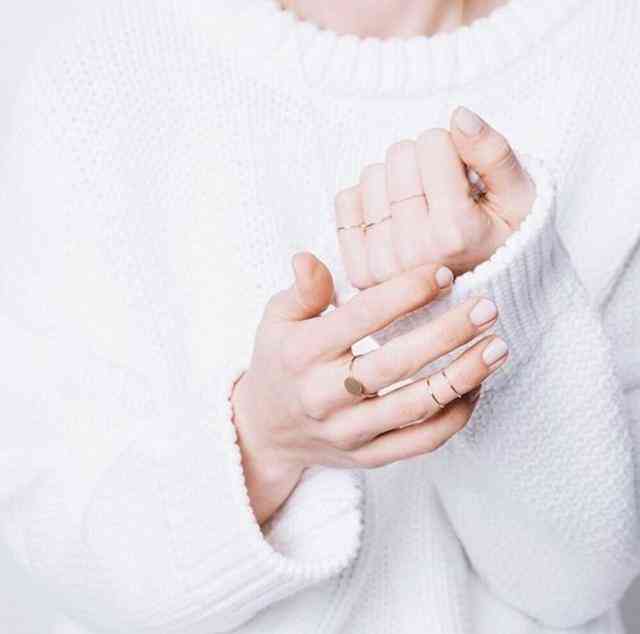 尾戒防小人的戴法(尾戒怎么戴防小人)