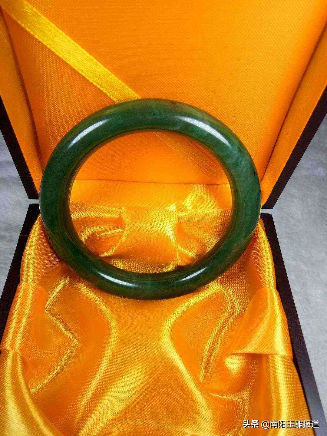 独山玉手镯(独山玉手镯一般多少钱)