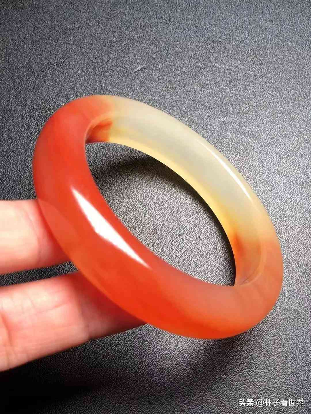 黄龙玉手镯价格(黄龙玉手镯价格及图片)