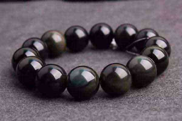 哪四类人不能戴黑曜石(哪四类人不能戴黑曜石本命佛)