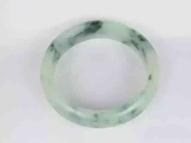 方解石玉什么害处(什么是方解石质玉对人体有害吗)