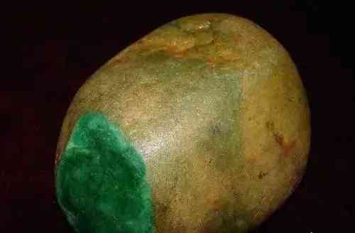 翡翠原石价格怎么定的(翡翠原石现在市场价)