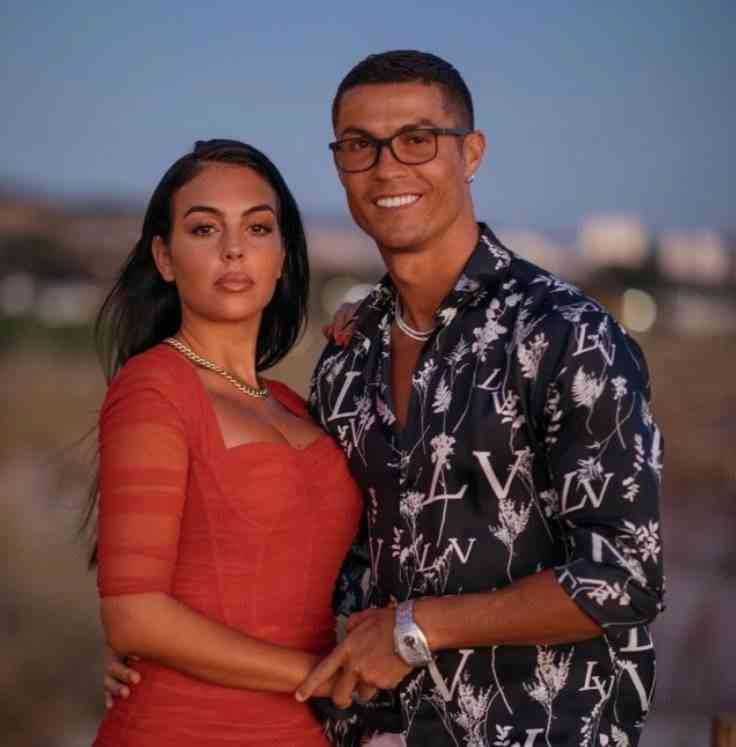 卡地亚订婚戒指价格(卡地亚求婚戒指推荐)