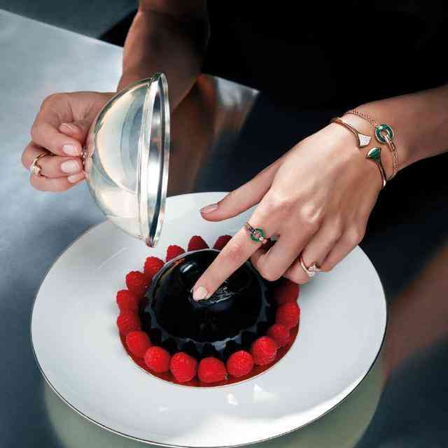 宝格丽四叶草项链(宝格丽四叶草项链价格图片)