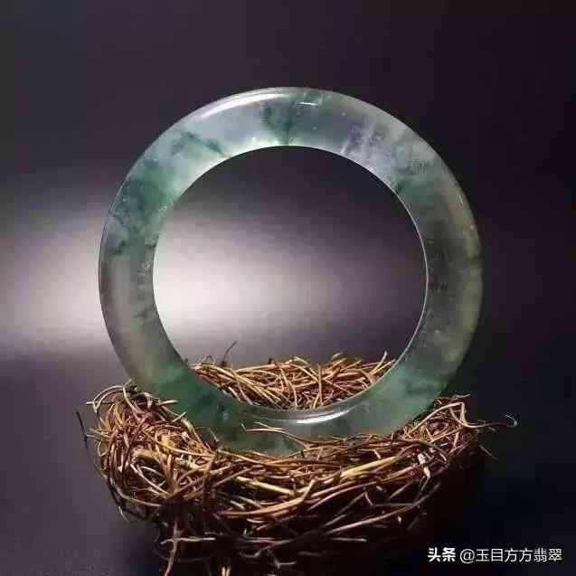 如何分辨翡翠等级(翡翠如何划分等级)