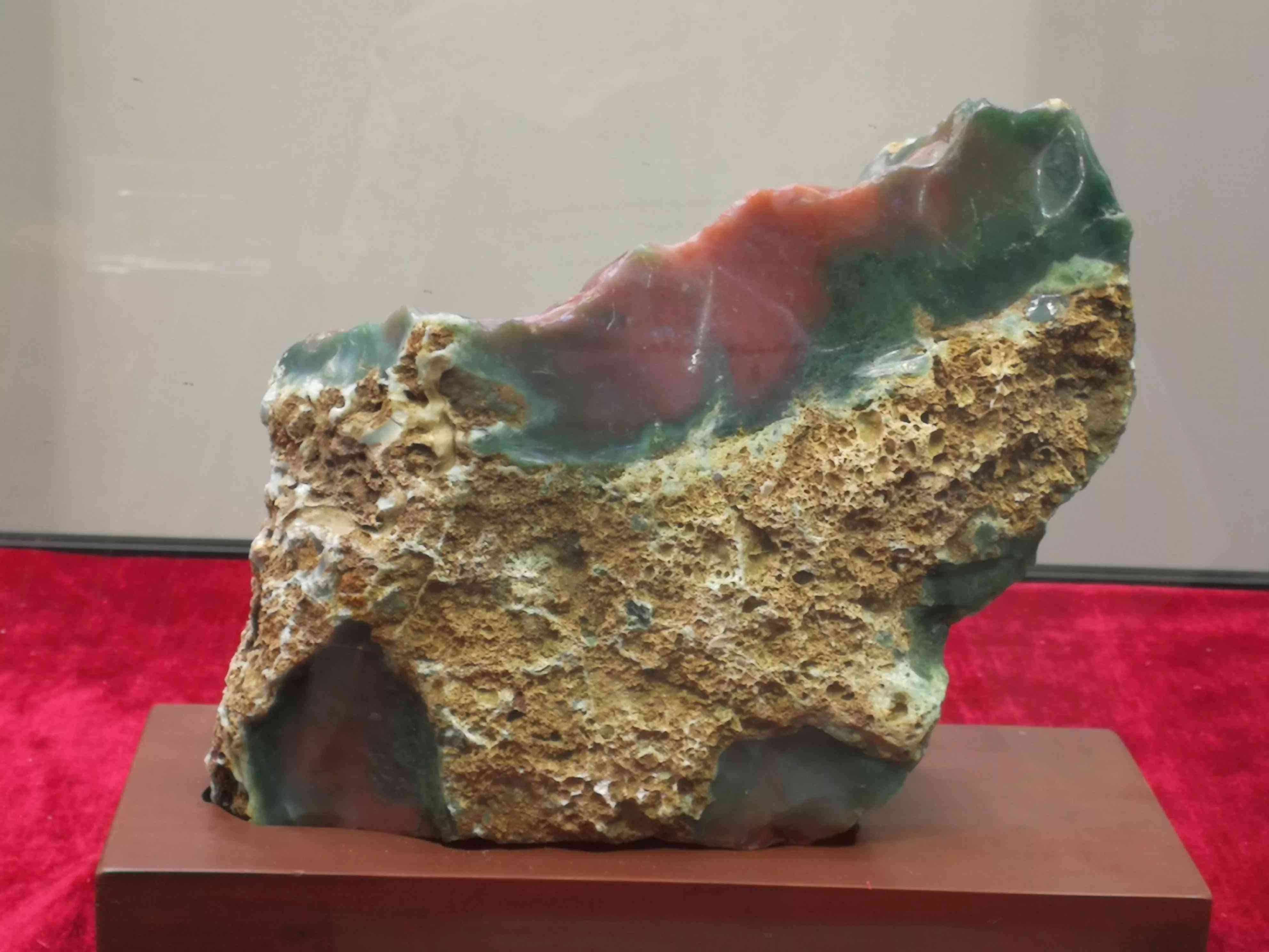 水草玛瑙产地在哪里(水草玛瑙是哪里出产的)