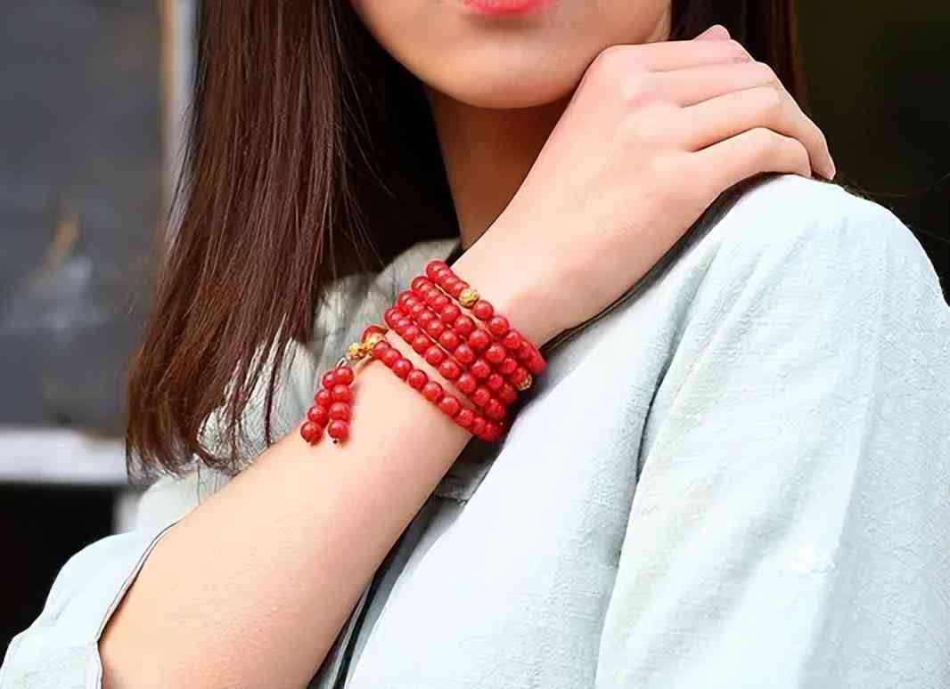 女人佩戴朱砂的好处与禁忌(女人佩戴朱砂的好处与禁忌是什么)