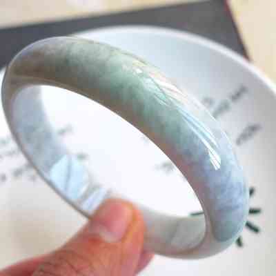 翡翠手镯去哪里鉴定(翡翠手镯去哪里鉴定好)