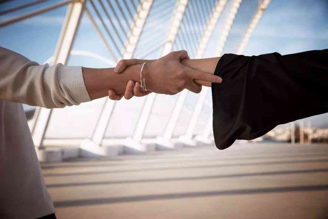 卡地亚钉子手镯价格(卡地亚钉手镯的图片)