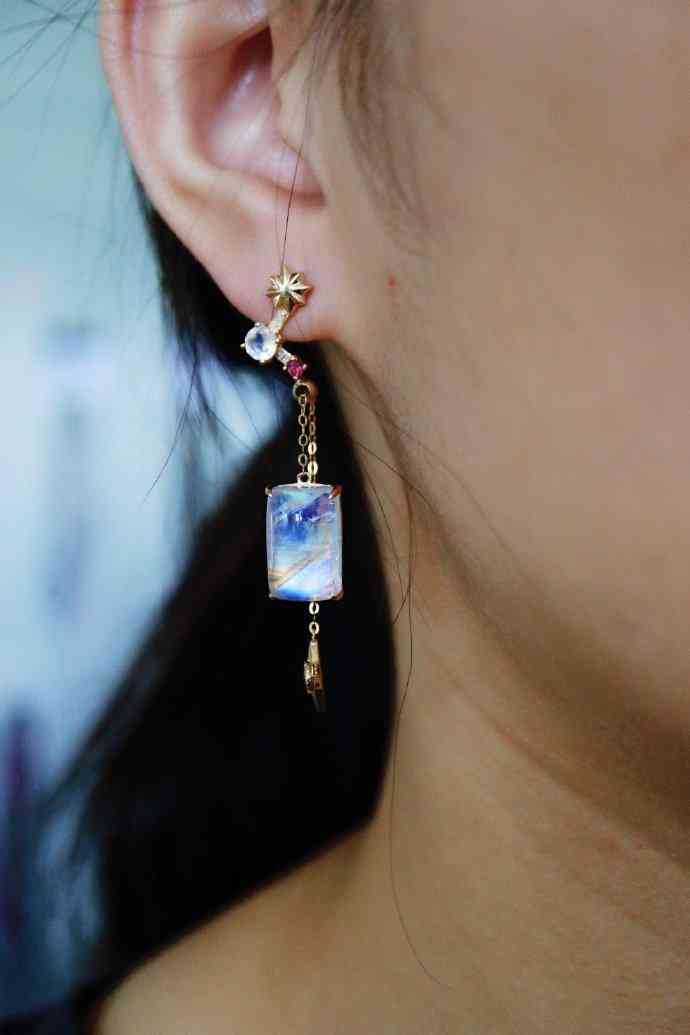 拉长石和月光石哪个好(拉长石跟月光石)