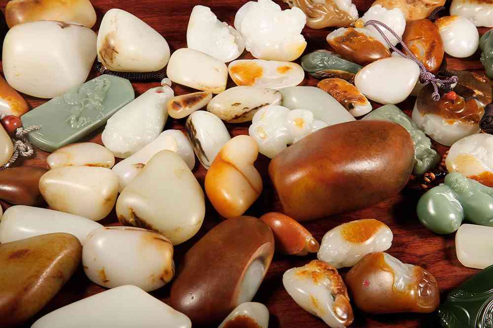 新疆和田玉山料值钱吗(新疆和田玉山料多少钱一克)