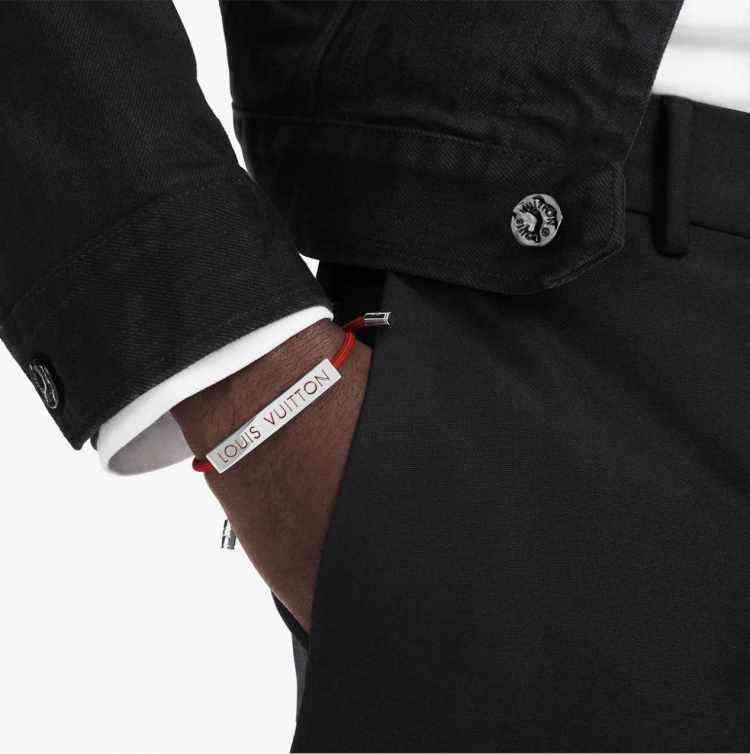 男士戴什么项链比较好(男生适合戴什么牌子的项链)