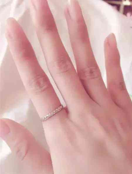 5个手指戴戒指的含义(五个手指戴戒指的意思是什么)