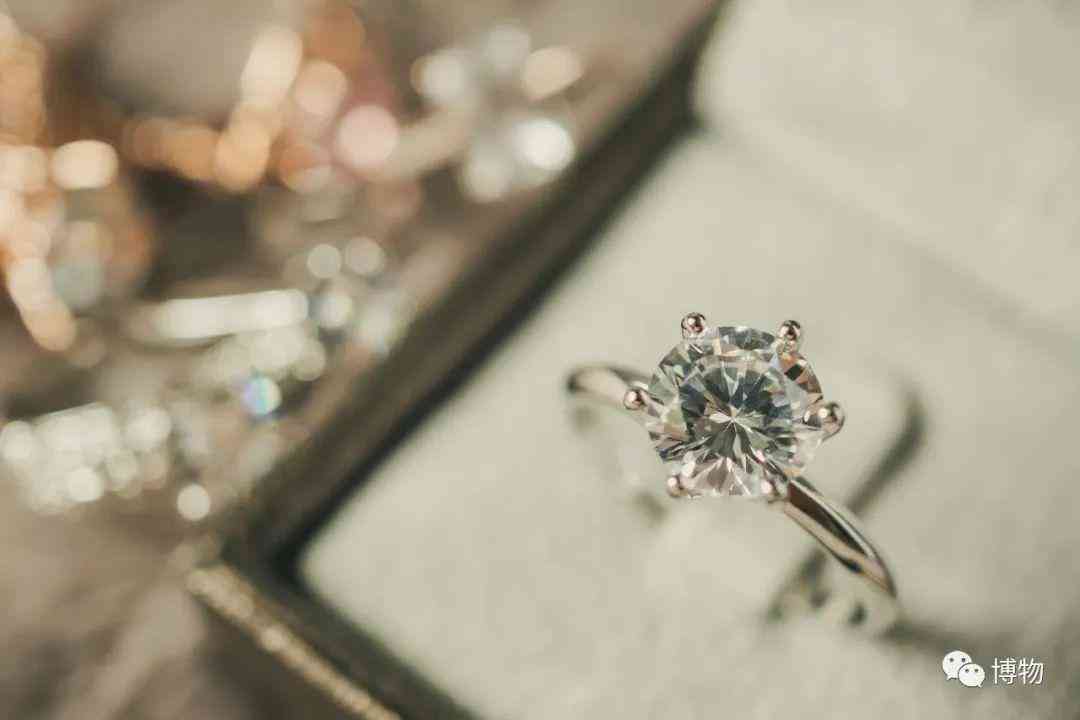 什么是锆石钻锆石属于钻石吗(锆钻是什么,锆钻与钻石有什么区别)