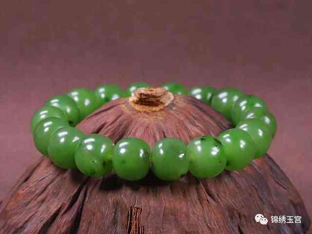 和田玉碧玉鉴别方法(怎样辨别和田玉碧玉)