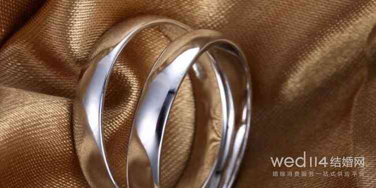 纯白金戒指(纯白金戒指大概多少钱)