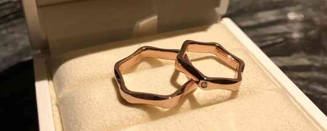 结婚戒指是互相买还是男方买(结婚戒指是由男方买还是女方买)