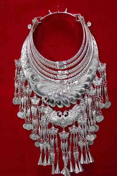 用什么洗银饰品最亮(怎样洗银首饰最亮)